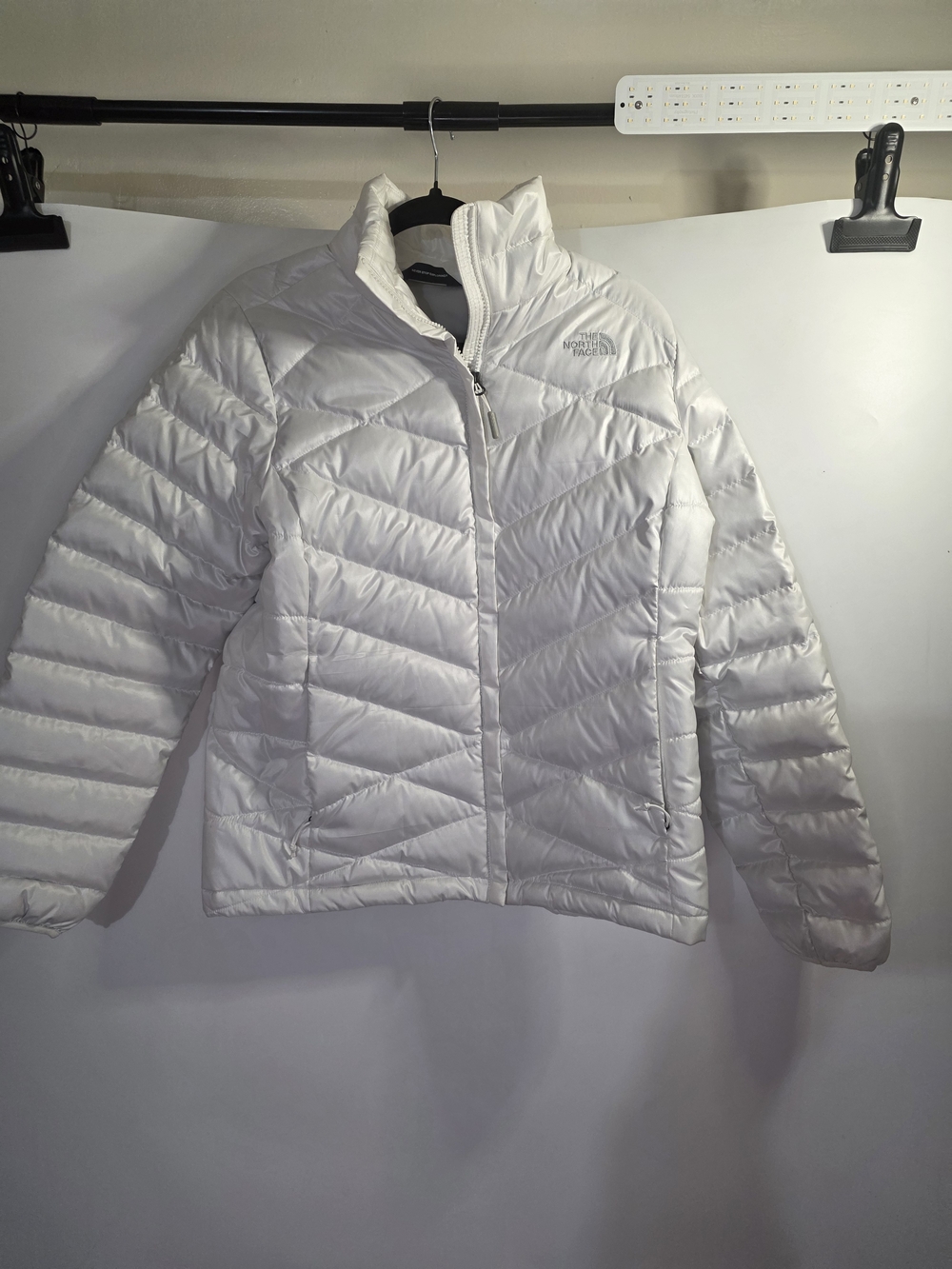The North Face Women's 550 White Packable Down Jacket Size L.